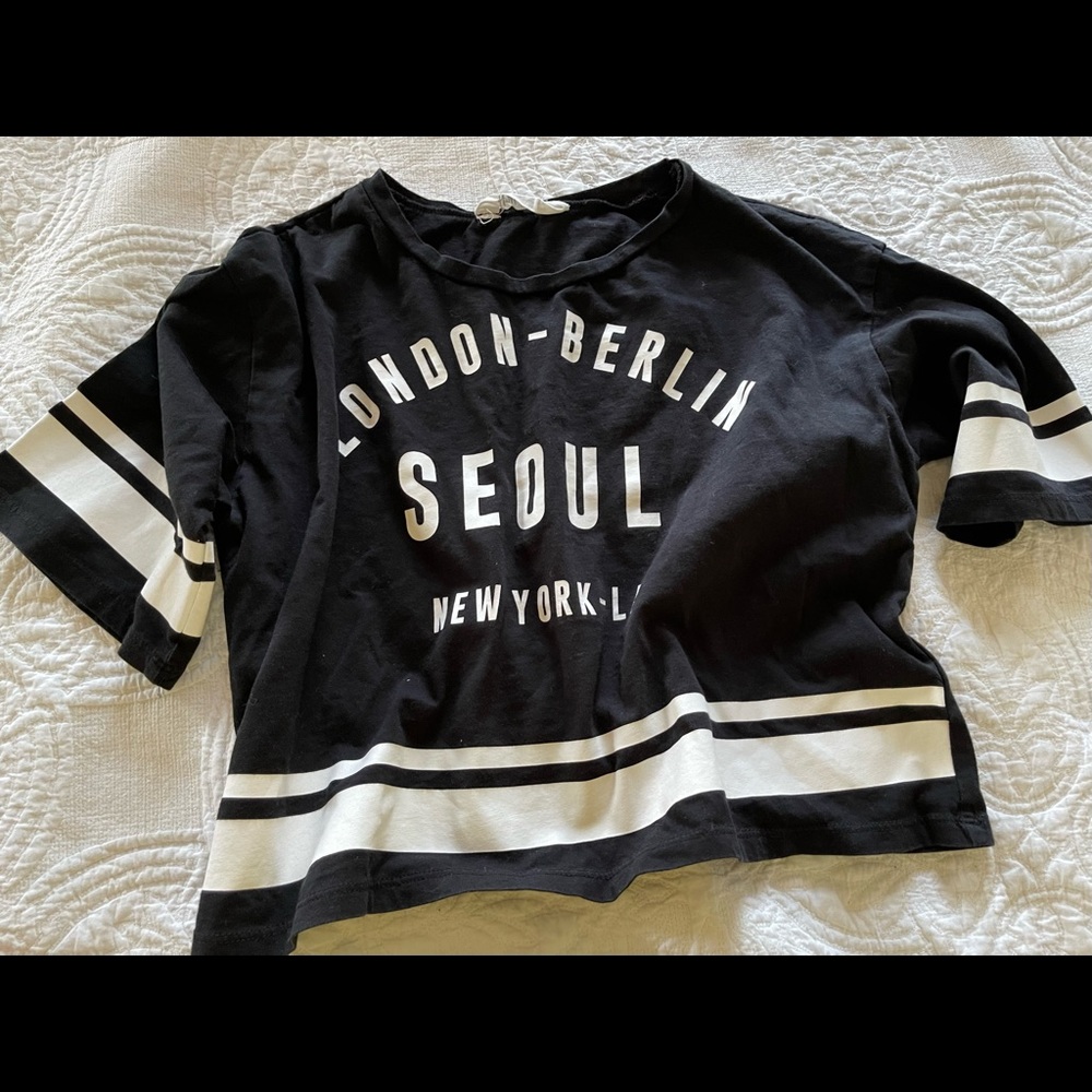 H&M crop top 14 youth. It also can be small adult